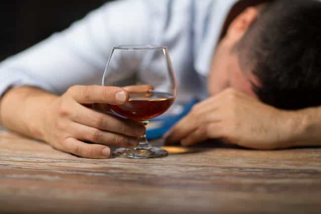Signs of an alcohol use disorder.